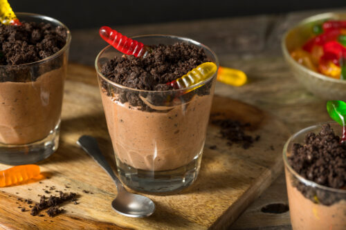 Homemade Dirt in Worms Dessert